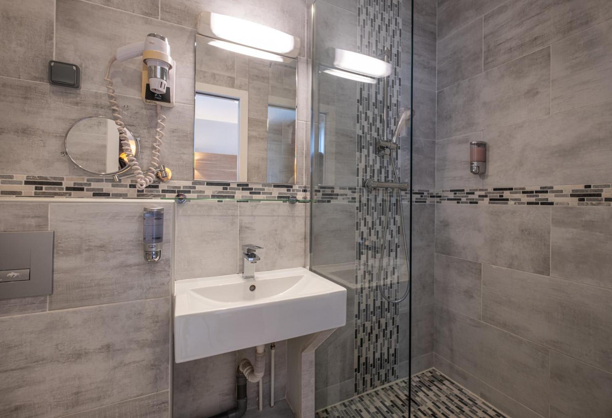 Hotel Luxor Issy-les-Moulineaux Buitenkant foto